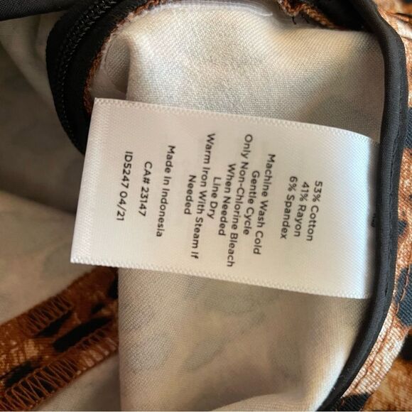 Talbots Chatham Slim Leg Ankle Pants Animal Print Size 8 NWT - Picture 8 of 8